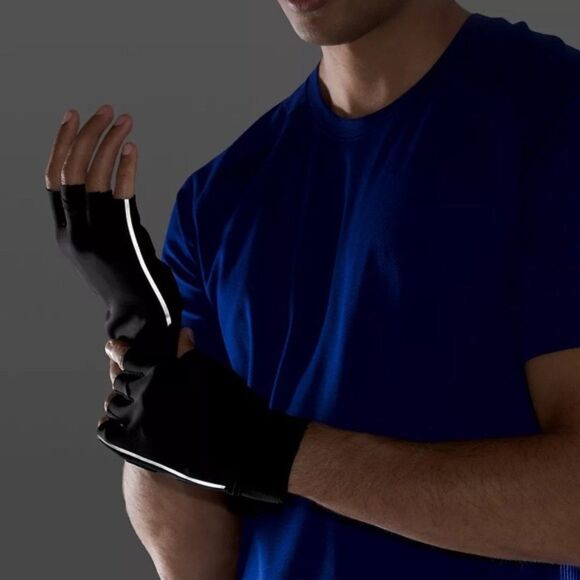Lululemon License to Train Training Gloves - Picture 5 of 5